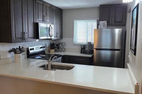 Condo in Zephyrhills, Florida, 2 bedrooms  № 2149054 - photo 8