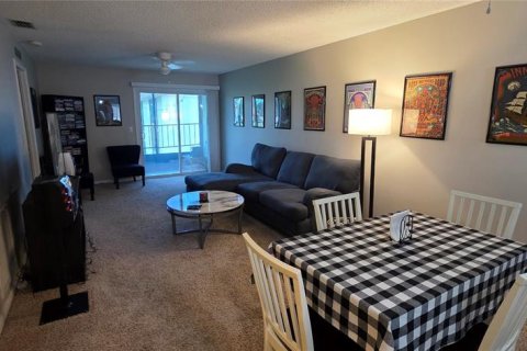 Condo in Zephyrhills, Florida, 2 bedrooms  № 2149054 - photo 14