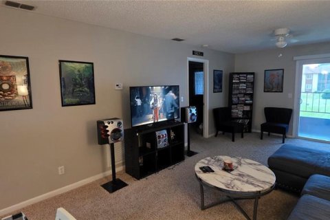 Condo in Zephyrhills, Florida, 2 bedrooms  № 2149054 - photo 16
