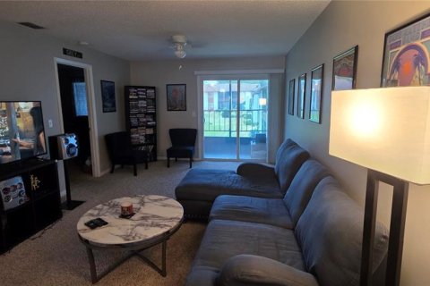 Condo in Zephyrhills, Florida, 2 bedrooms  № 2149054 - photo 15