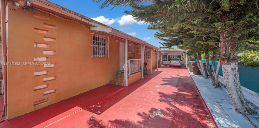 Villa ou maison à Hialeah, Floride 2 chambres, 422.71 m2 № 2001242