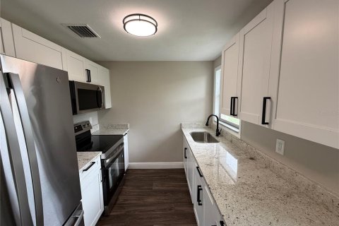 Villa ou maison à louer à Largo, Floride: 3 chambres, 78.04 m2 № 2433677 - photo 3