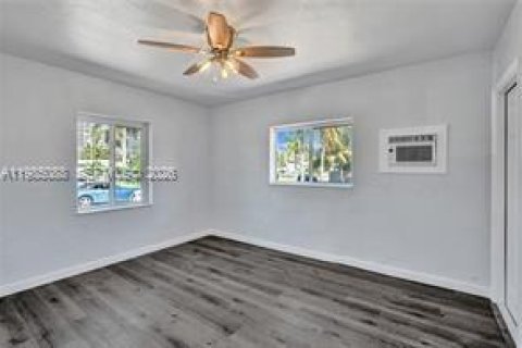 Villa ou maison à louer à Miami, Floride: 2 chambres, 174.93 m2 № 2050879 - photo 9