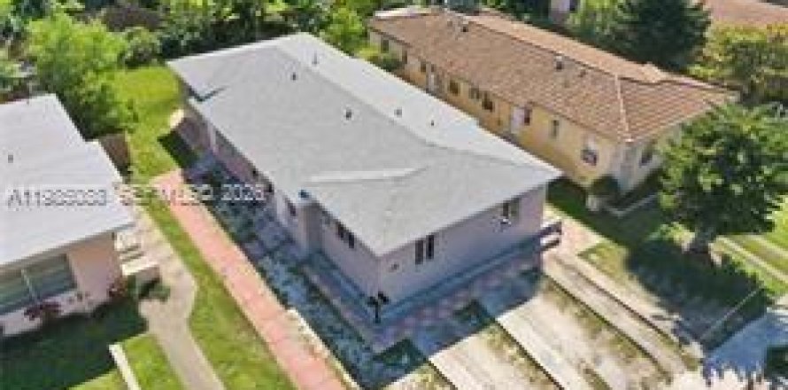 Villa ou maison à Miami, Floride 2 chambres, 174.93 m2 № 2050879