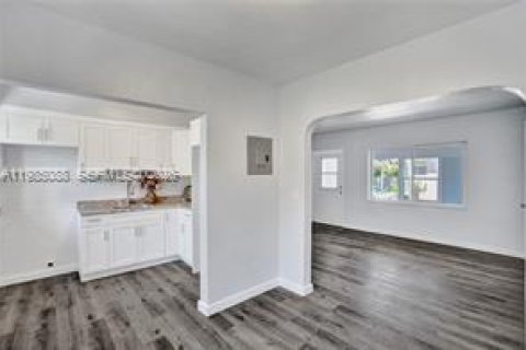 Villa ou maison à louer à Miami, Floride: 2 chambres, 174.93 m2 № 2050879 - photo 4