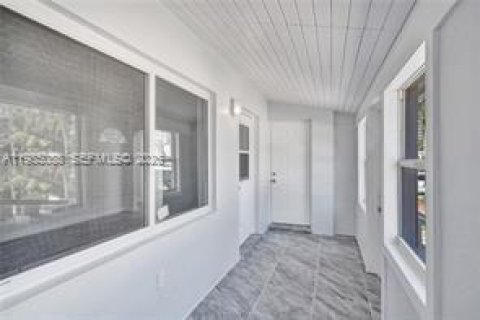 Villa ou maison à louer à Miami, Floride: 2 chambres, 174.93 m2 № 2050879 - photo 11