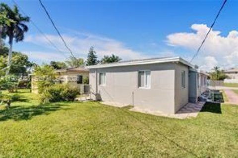 Villa ou maison à louer à Miami, Floride: 2 chambres, 174.93 m2 № 2050879 - photo 13