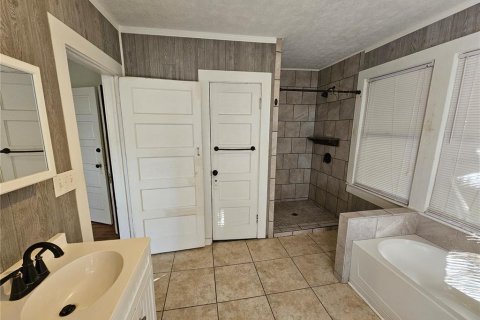 House in DeLand, Florida 4 bedrooms, 134.34 sq.m. № 1525881 - photo 24
