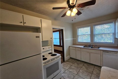 House in DeLand, Florida 4 bedrooms, 134.34 sq.m. № 1525881 - photo 17