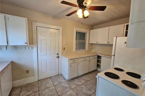 House in DeLand, Florida 4 bedrooms, 134.34 sq.m. № 1525881 - photo 16