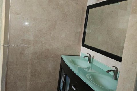 House in Homestead, Florida 3 bedrooms, 143.16 sq.m. № 2039155 - photo 20