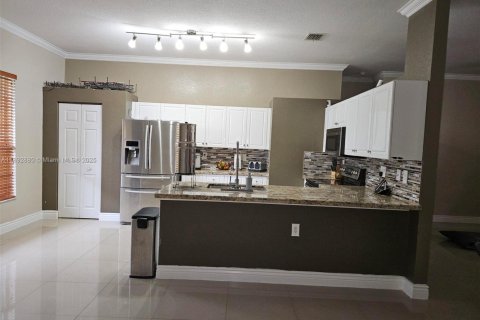 House in Homestead, Florida 3 bedrooms, 143.16 sq.m. № 2039155 - photo 14