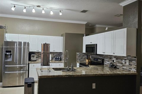 House in Homestead, Florida 3 bedrooms, 143.16 sq.m. № 2039155 - photo 9