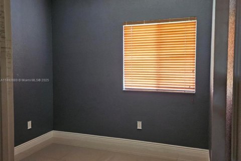 House in Homestead, Florida 3 bedrooms, 143.16 sq.m. № 2039155 - photo 25