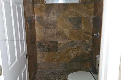 House in Homestead, Florida 3 bedrooms, 143.16 sq.m. № 2039155 - photo 27