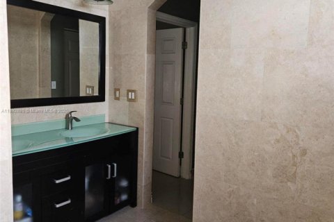 House in Homestead, Florida 3 bedrooms, 143.16 sq.m. № 2039155 - photo 21