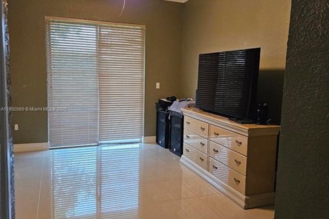 House in Homestead, Florida 3 bedrooms, 143.16 sq.m. № 2039155 - photo 17