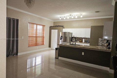 House in Homestead, Florida 3 bedrooms, 143.16 sq.m. № 2039155 - photo 8