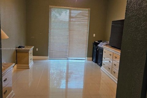 House in Homestead, Florida 3 bedrooms, 143.16 sq.m. № 2039155 - photo 19