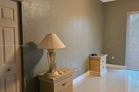 House in Homestead, Florida 3 bedrooms, 143.16 sq.m. № 2039155 - photo 18