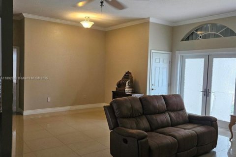 House in Homestead, Florida 3 bedrooms, 143.16 sq.m. № 2039155 - photo 7