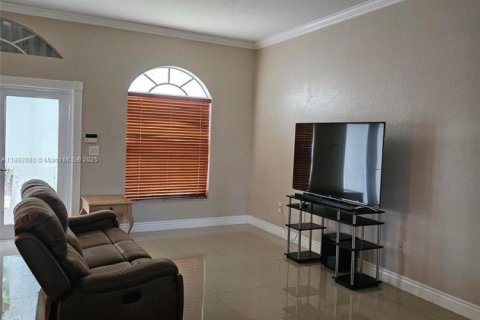 House in Homestead, Florida 3 bedrooms, 143.16 sq.m. № 2039155 - photo 6