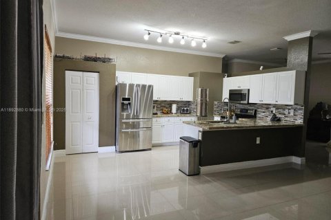 House in Homestead, Florida 3 bedrooms, 143.16 sq.m. № 2039155 - photo 13