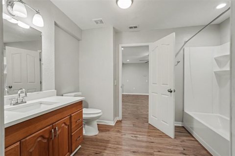 House in Seffner, Florida 3 bedrooms, 314.94 sq.m. № 2396584 - photo 21