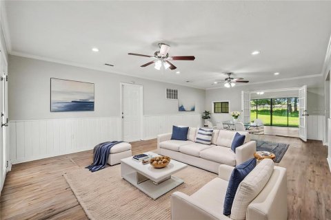 House in Seffner, Florida 3 bedrooms, 314.94 sq.m. № 2396584 - photo 13