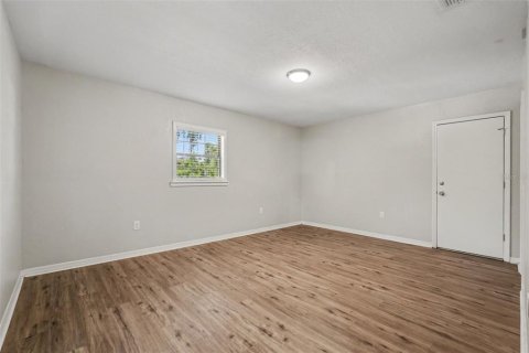 House in Seffner, Florida 3 bedrooms, 314.94 sq.m. № 2396584 - photo 23