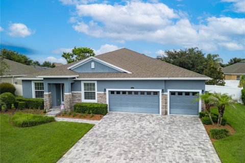 House in Auburndale, Florida 5 bedrooms, 283.44 sq.m. № 2220541