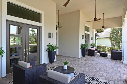 House in Parrish, Florida 3 bedrooms, 340.86 sq.m. № 1725528 - photo 9
