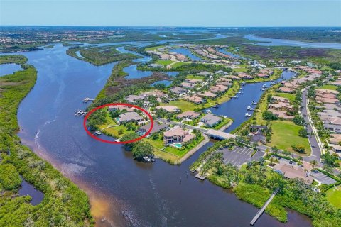 House in Parrish, Florida 3 bedrooms, 340.86 sq.m. № 1725528 - photo 6