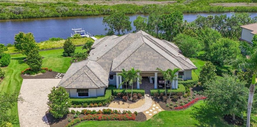 House in Parrish, Florida 3 bedrooms, 340.86 sq.m. № 1725528