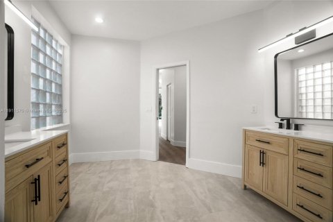 Casa en venta en Weston, Florida, 5 dormitorios, 229.75 m2 № 1967373 - foto 18