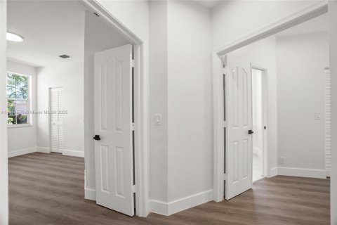 Casa en venta en Weston, Florida, 5 dormitorios, 229.75 m2 № 1967373 - foto 15