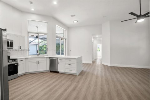 Casa en venta en Weston, Florida, 5 dormitorios, 229.75 m2 № 1967373 - foto 6