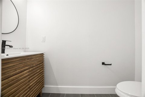 Casa en venta en Weston, Florida, 5 dormitorios, 229.75 m2 № 1967373 - foto 14