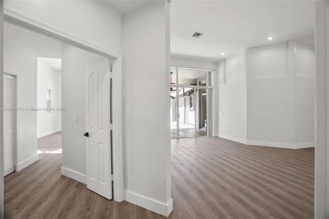 Casa en venta en Weston, Florida, 5 dormitorios, 229.75 m2 № 1967373 - foto 16