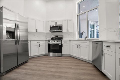 Casa en venta en Weston, Florida, 5 dormitorios, 229.75 m2 № 1967373 - foto 9