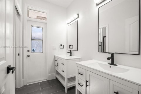 Casa en venta en Weston, Florida, 5 dormitorios, 229.75 m2 № 1967373 - foto 10