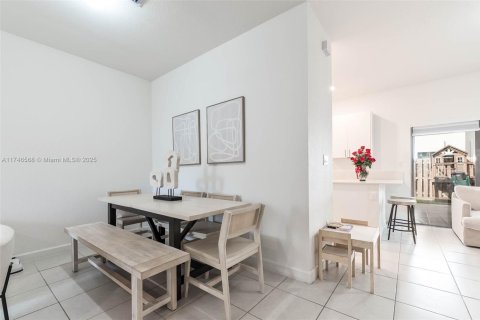 Townhouse in Homestead, Florida 3 bedrooms, 133.97 sq.m. № 1697322 - photo 11