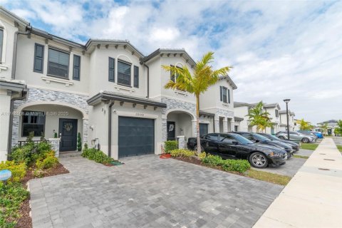 Townhouse in Homestead, Florida 3 bedrooms, 133.97 sq.m. № 1697322 - photo 6