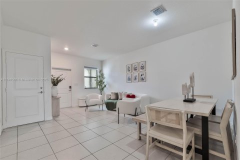 Townhouse in Homestead, Florida 3 bedrooms, 133.97 sq.m. № 1697322 - photo 12