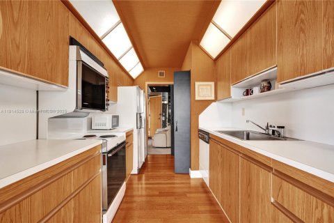 Condo in Aventura, Florida, 2 bedrooms  № 1970256 - photo 21