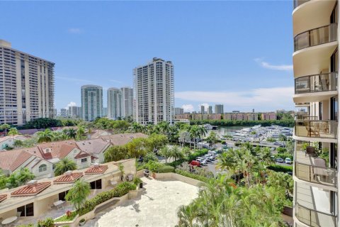 Condo in Aventura, Florida, 2 bedrooms  № 1970256 - photo 9