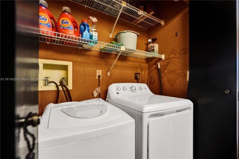 Condo in Aventura, Florida, 2 bedrooms  № 1970256 - photo 24