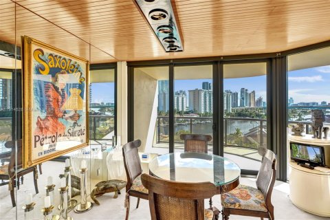 Condo in Aventura, Florida, 2 bedrooms  № 1970256 - photo 17