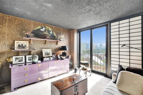 Condo in Aventura, Florida, 2 bedrooms  № 1970256 - photo 10