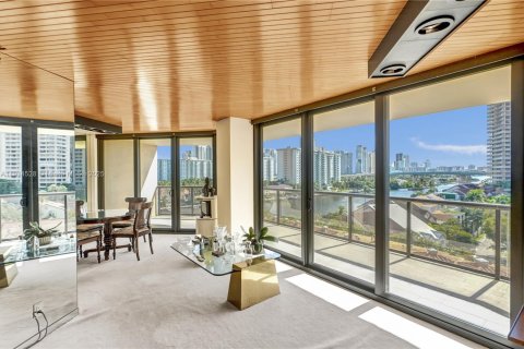 Condo in Aventura, Florida, 2 bedrooms  № 1970256 - photo 3